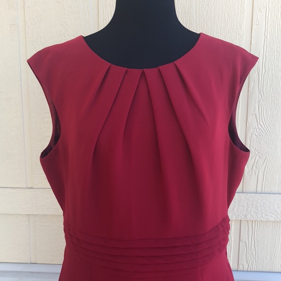 Beautiful TAHARI red Dress Size 14 - Picture 8 of 13